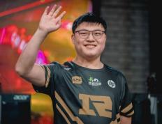  Uzi在切尔西比赛中持续失利，重要助攻引发热议！赢得满堂喝彩