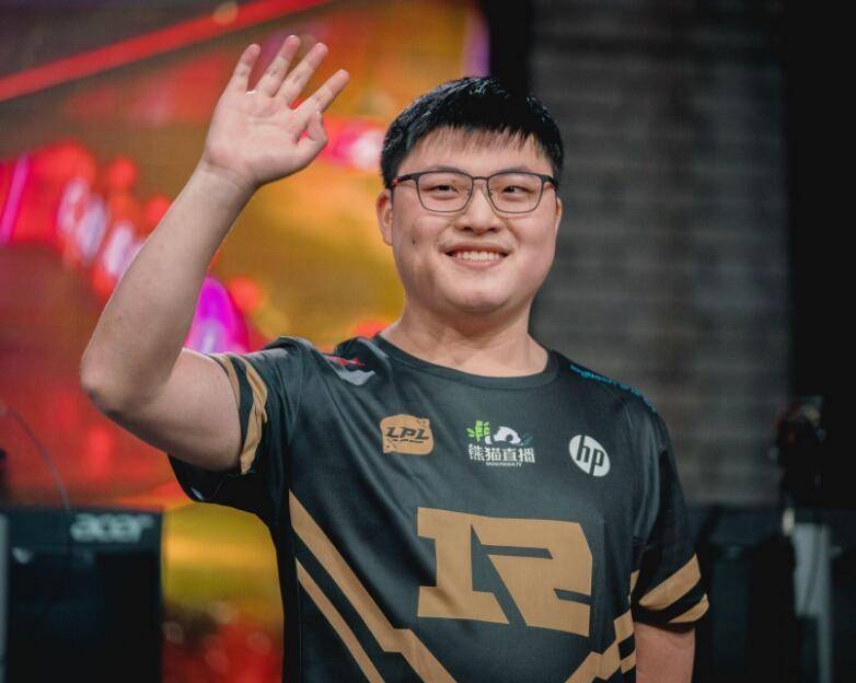  Uzi在切尔西比赛中持续失利，重要助攻引发热议！赢得满堂喝彩