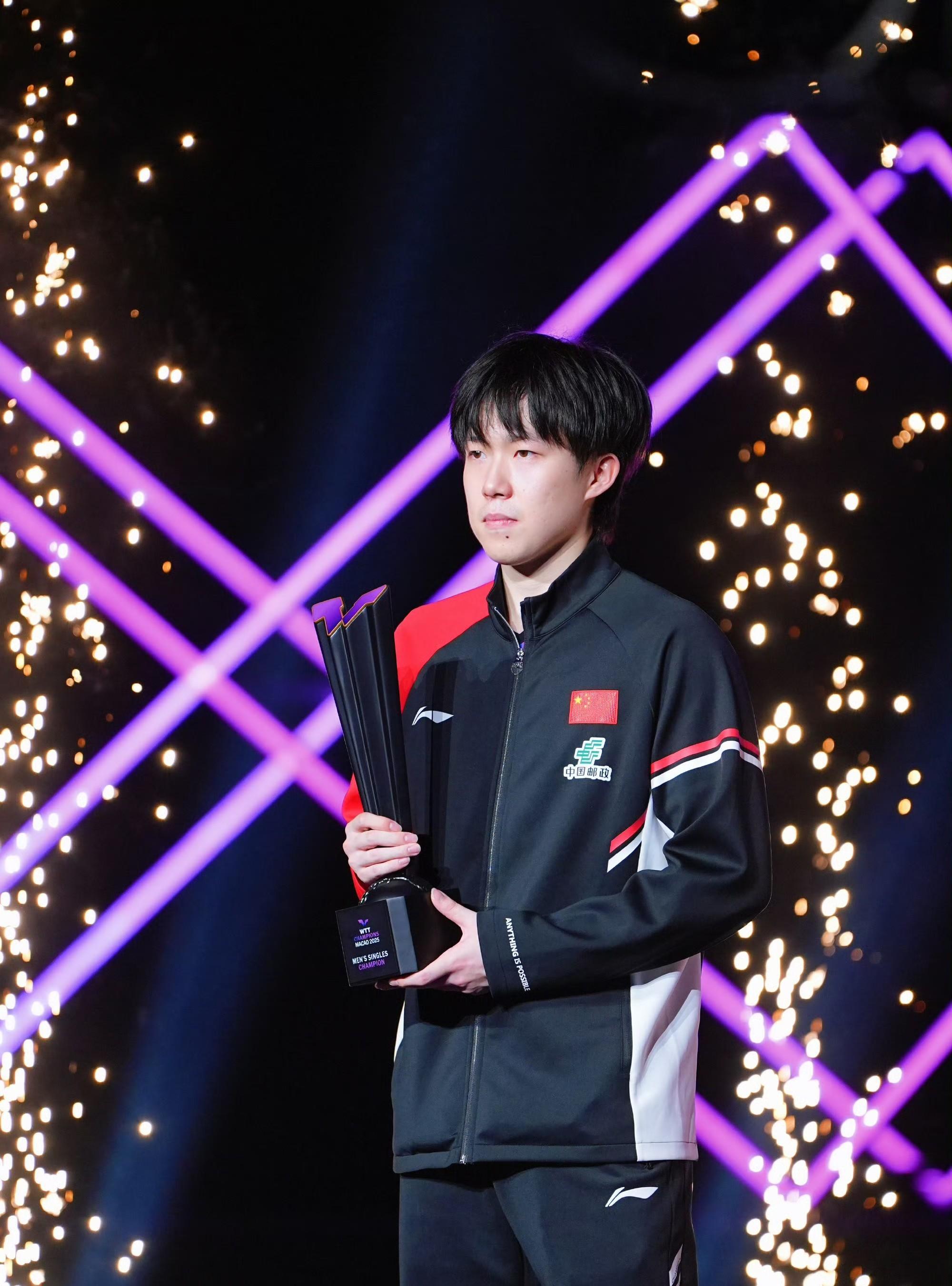 今夜NBA总决赛传出新动向；多伦多猛龙止住颓势；管理层表态：质疑声仍在；轮换策略成焦点的简单介绍