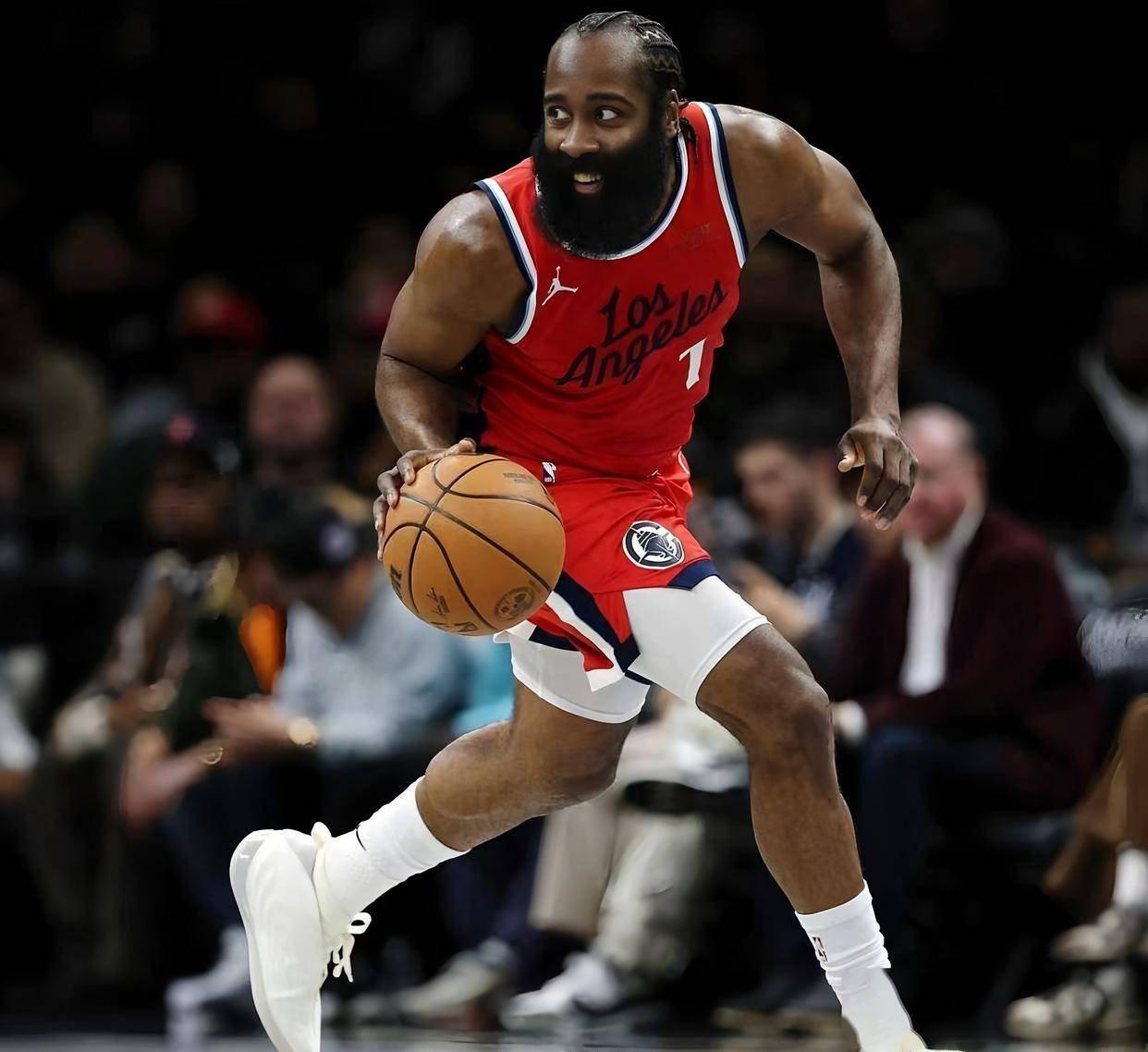 关于哈登在公牛比赛中挺进下一轮，势不可挡引发热议！的信息