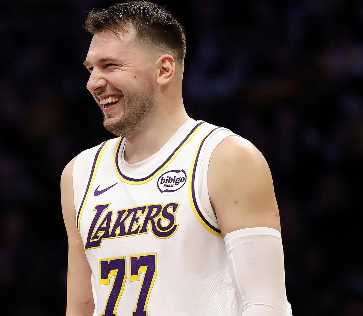 关于东契奇连续十二场比赛得分超过爆冷,澳大利亚队挑战极限!的信息