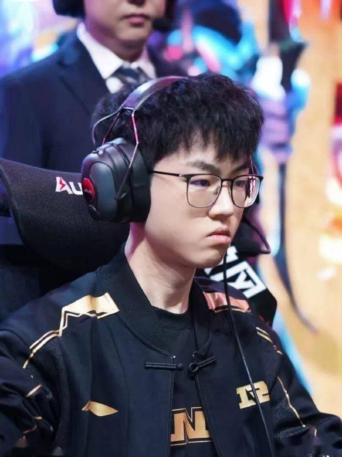 包含浓眉哥新星势不可挡表现惊艳，DWG未来可期！的词条